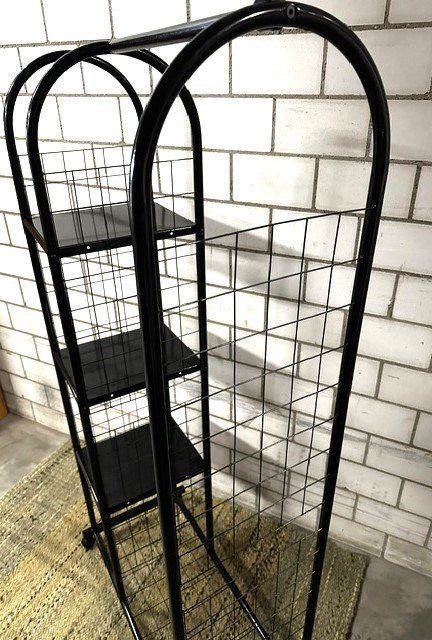 Garderobe: +  sChwArZe  MeTaLL RoLLgArDerObe  + – Gebraucht aus Winkel von zeho 5