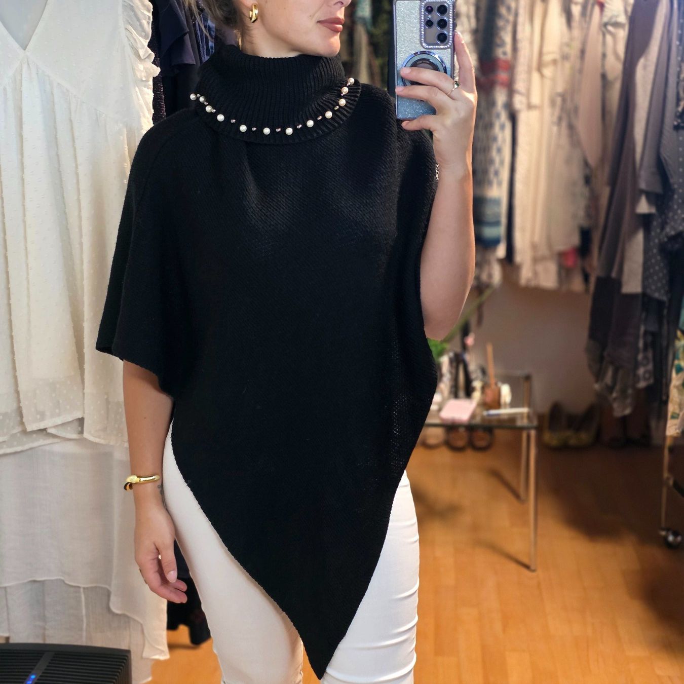 Sonstige Damenmode: Schwarzer Poncho M L asymmetrisch elegant Perlen Chic – Gebraucht aus Wald ZH von CapLux