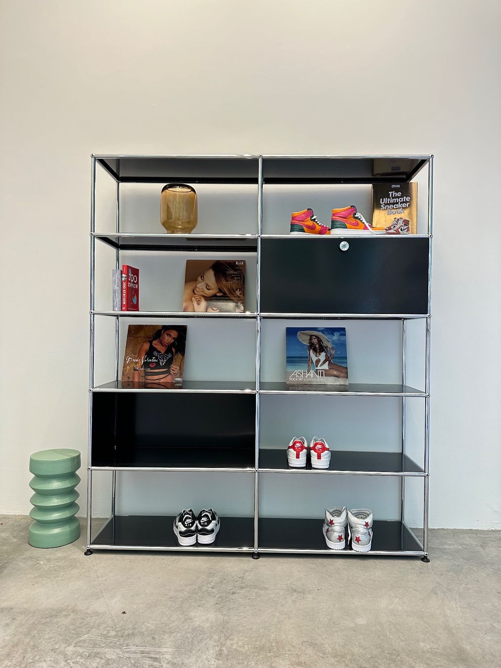 USM Scaffali: USM Highboard 2x5 grafitschwarz, Top Zustand – Usato da Grenchen venduto da Design-Outlet 3