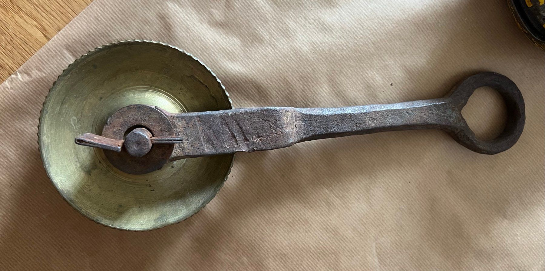 Tutte le decorazioni: Antike Schiffs-Blockrolle – Messing – Usato da Derendingen venduto da emmenwasser 2