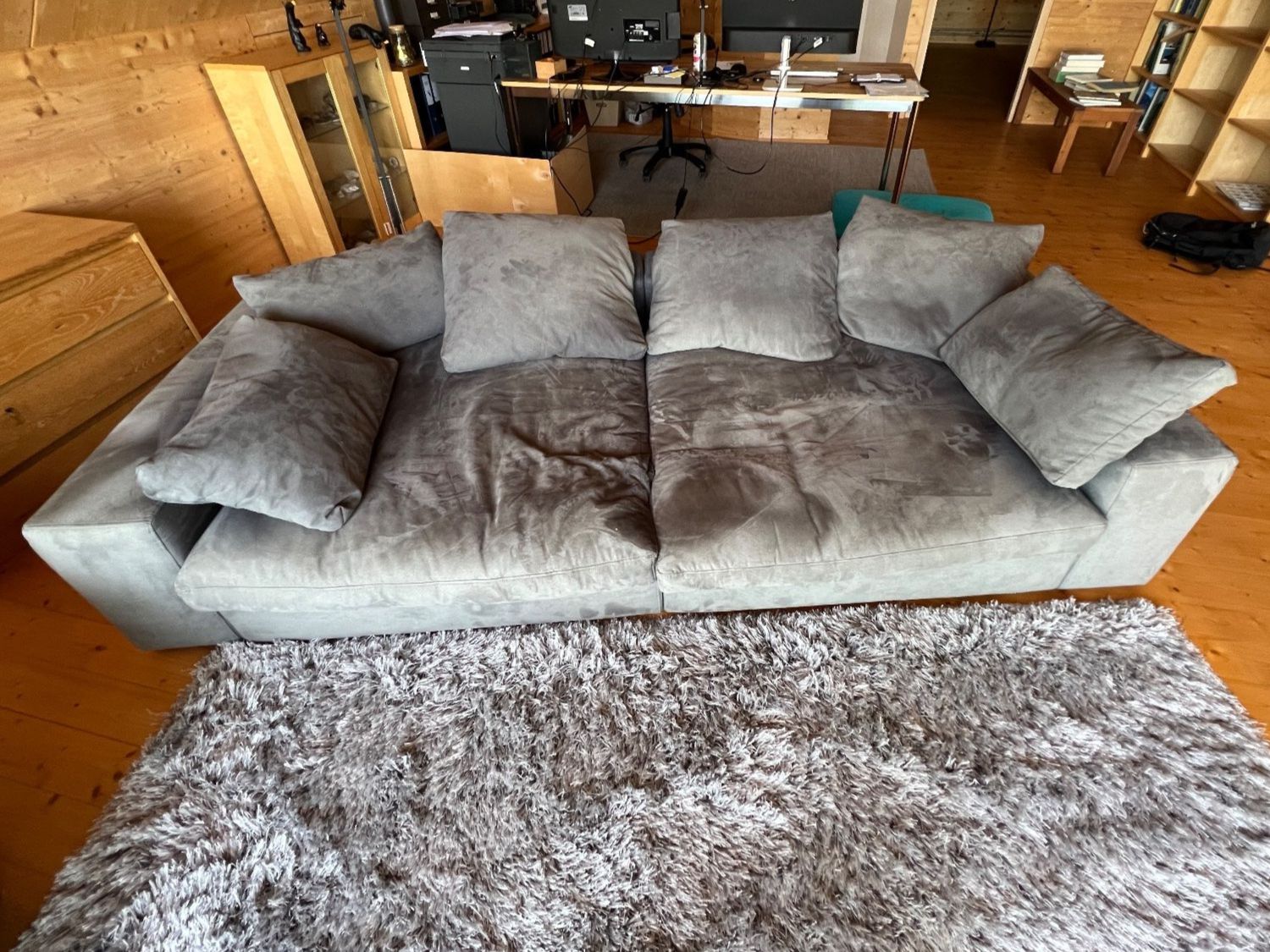 Divani: Bequemes und grosses Sofa, Stoff, grau – Usato da Merzligen venduto da Paxi01 1