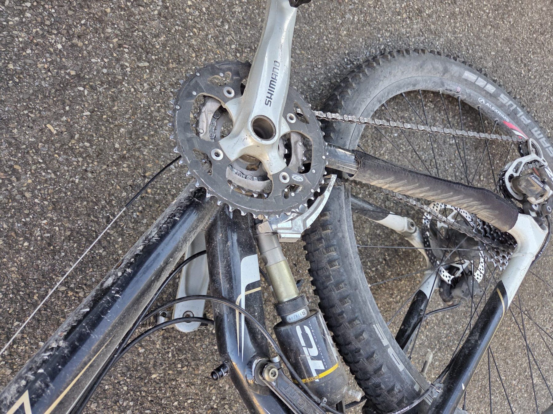 Scott Velos: Mountainbike Scott Genius schwarz – Defekt aus Zürich von luc_5nvt 2