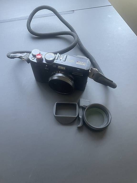 Fujifilm Fotocamera: Fujifilm x100F mit usb c – Usato da Bern venduto da Laurin008