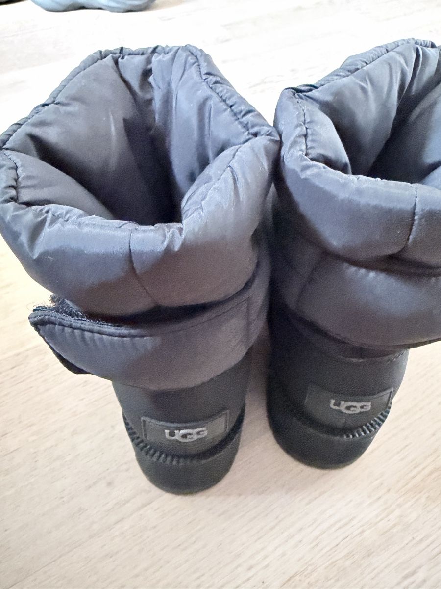Chaussures femmes: Ugg Montara gr 38- – D'occasion à Münchenstein par By.gabriela.v 2