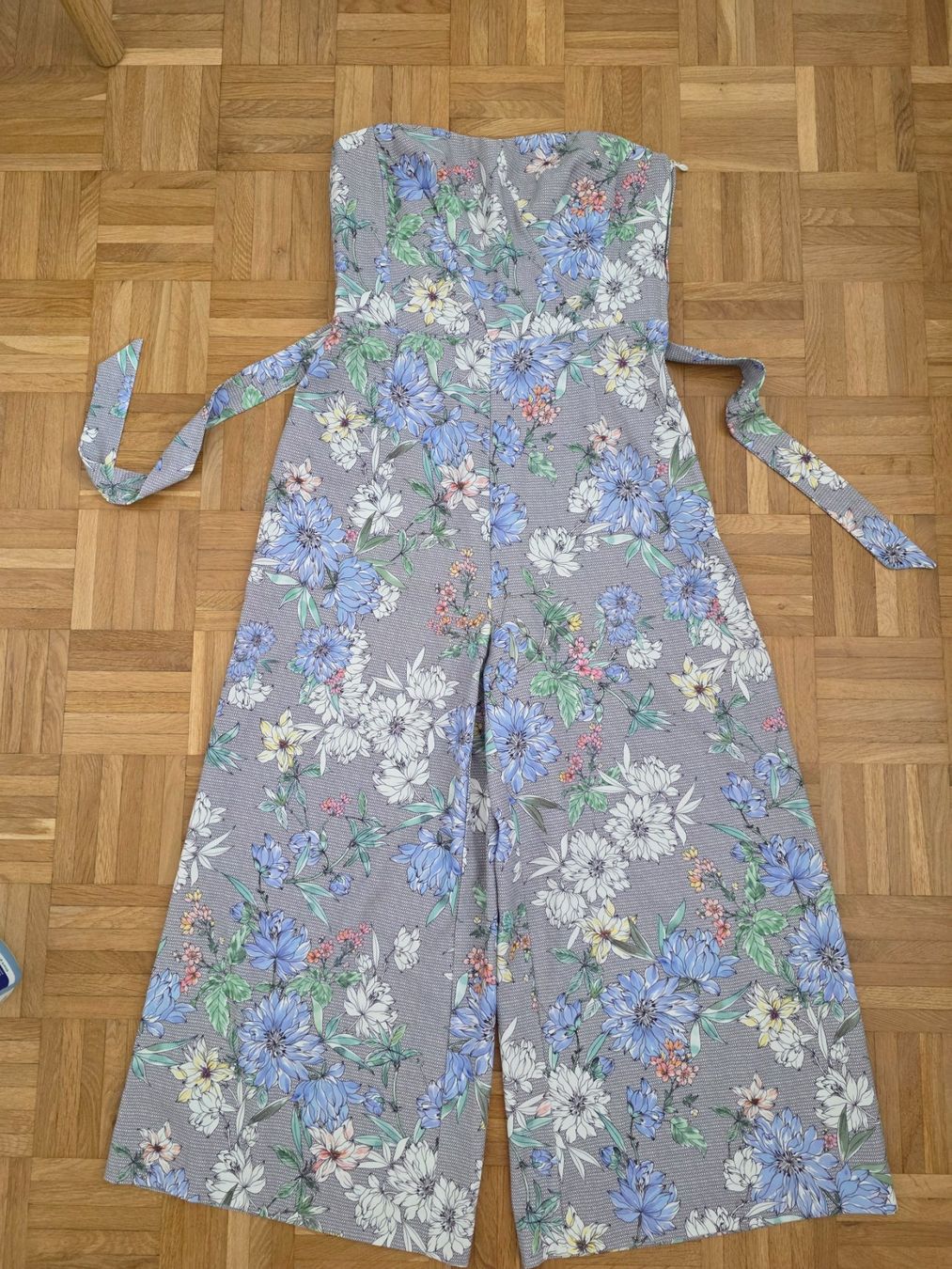 H&M Jumpsuits: Combinaison bustier fleurie - Taille 36 - Été parfait! – Gebraucht aus Renens VD von Iepurica19avril