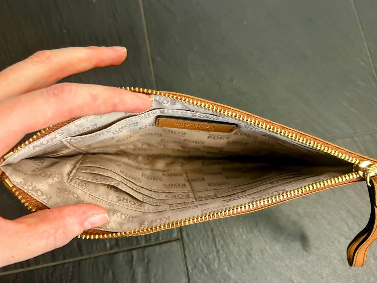 Michael Kors Borse da donna: Clutch Michael Kors Braun Gold – Usato da Dietikon venduto da Fam.Ahmad 1