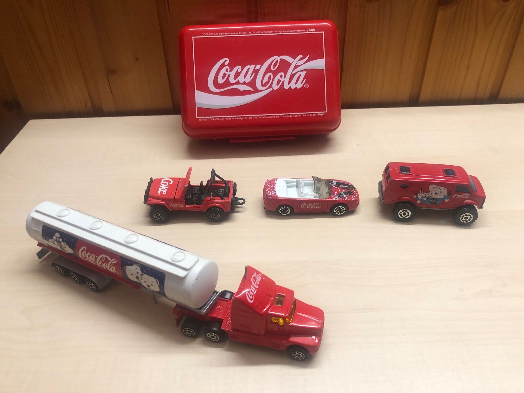 Coca-Cola Modellini d'auto: COCA COLA 4x Modellautos + 1x Snack-Box – Usato da Rümligen venduto da Sibill 1