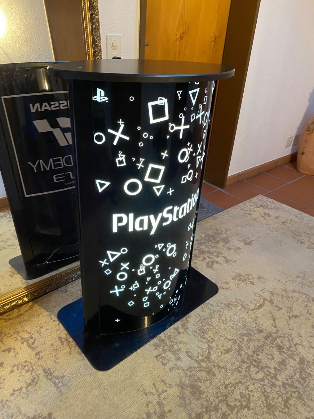 Sony Console: Aufstelltisch Playstation – Usato da Kerzers venduto da ai1_52j5 1