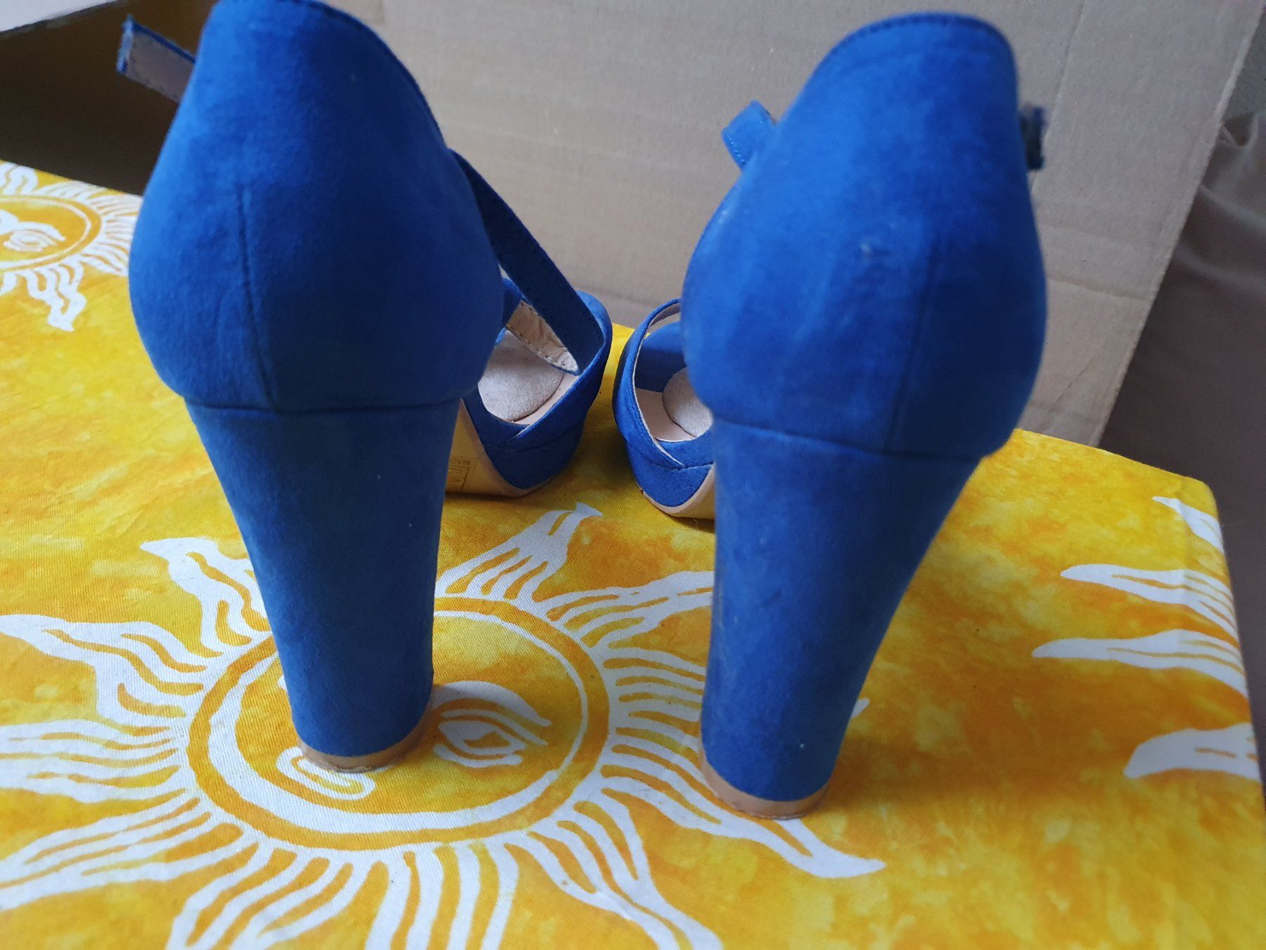 Scarpe da donna: Sandalen Gr.38 in Königsblau – Usato da Kloten venduto da Hektor44 1