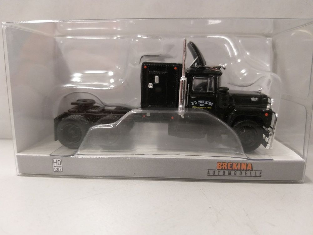 Modellino Brekina Mack RS700 1:87 Rubber Duck - Versione 2025 Nero - Con Scatola Originale