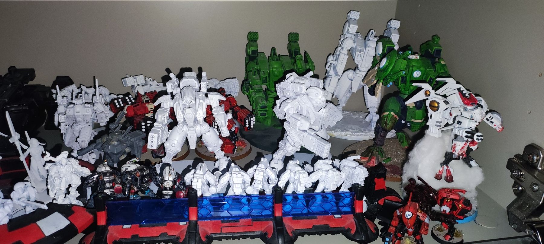 Kit di modellismo & Modellini statici: Warhammer 40000 Empire Tau – Usato da Vevey venduto da vin_s6pg