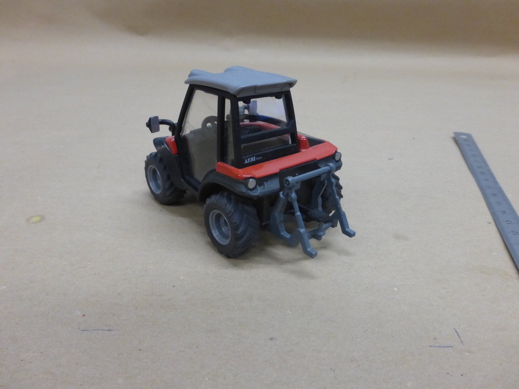 Siku Kit di modellismo & Modellini statici: Aebi TT211 Modelltraktor rot – Usato da Gempen venduto da Smokie72 2