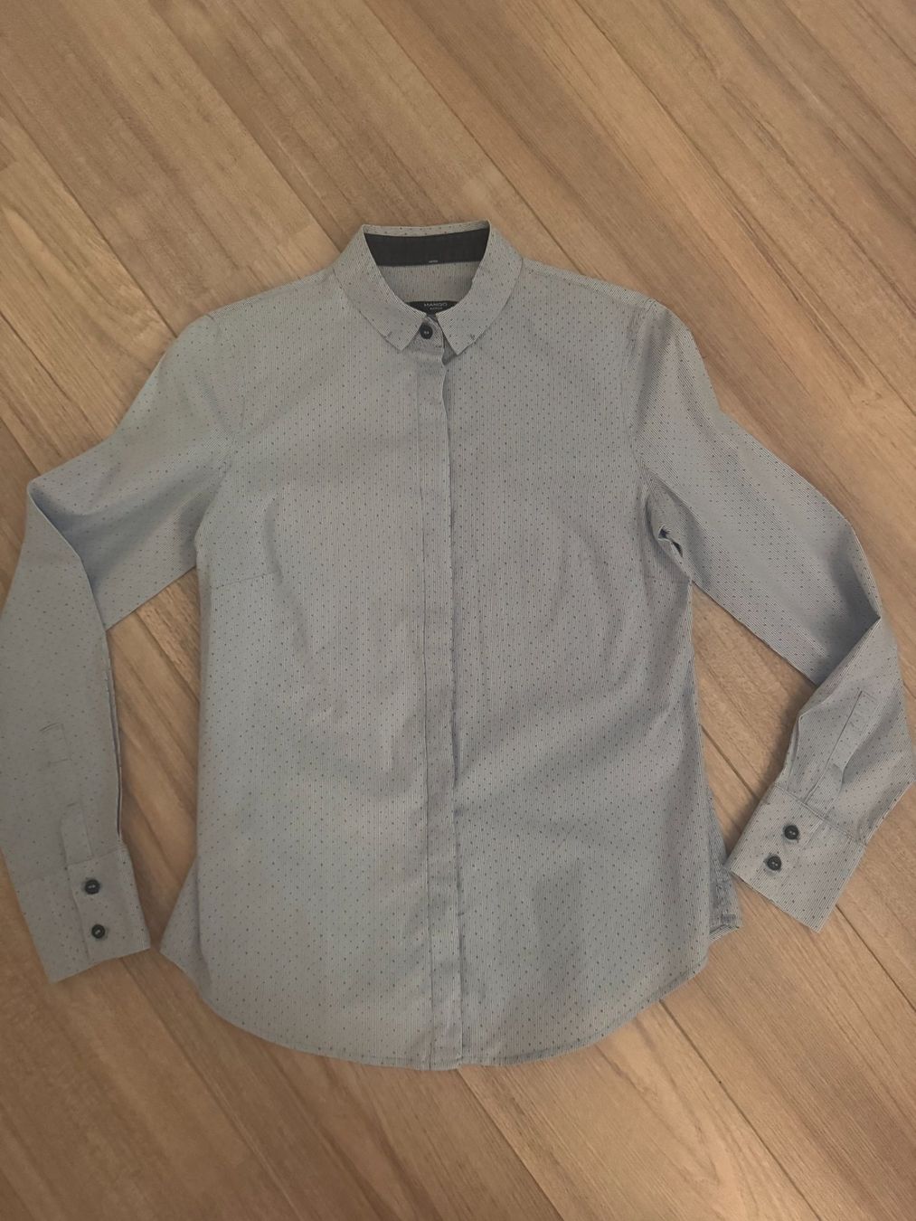 Mango Blusen: Bluse hellblau gestreift mit kleinem Muster MANGO Gr. S – Gebraucht aus Bonstetten von VCLS