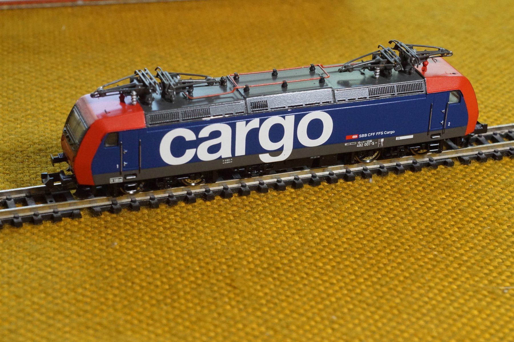 Fleischmann Modellini di ferrovie: SBB Cargo Re 482 blau/rot Spur N – Usato da Gränichen venduto da iknow