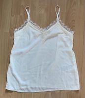 Top weiss mit Spitze