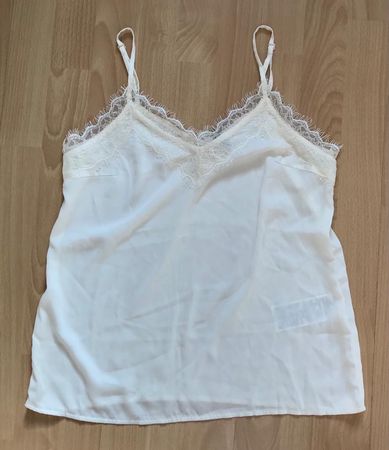 Top weiss mit Spitze