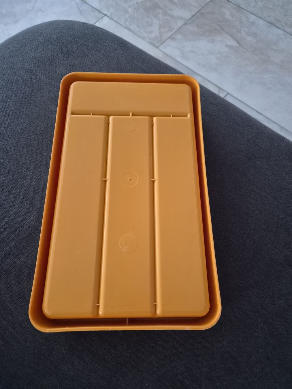 Contenitori & Simili: Oranger Besteckkasten mit 4 Fächern / 18,5 x 32cm – Usato da Niederrohrdorf venduto da Miripfiri 2