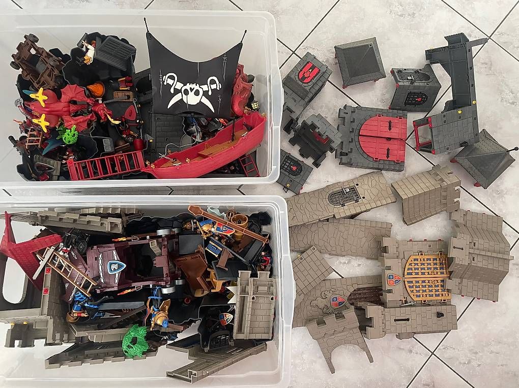 Giocattoli: 2 Castelli Playmobil – Usato da Cugnasco venduto da iva_yw8k