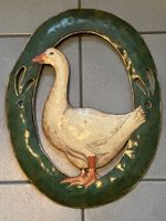 Blechschild mit einer weissen Gans