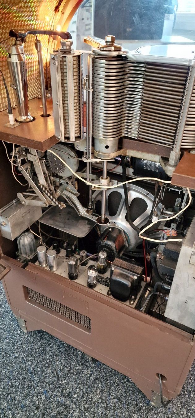 Wurlitzer Jukebox: Musikbox Wurlitzer 1100 – Usato da Geroldswil venduto da jukeman 8