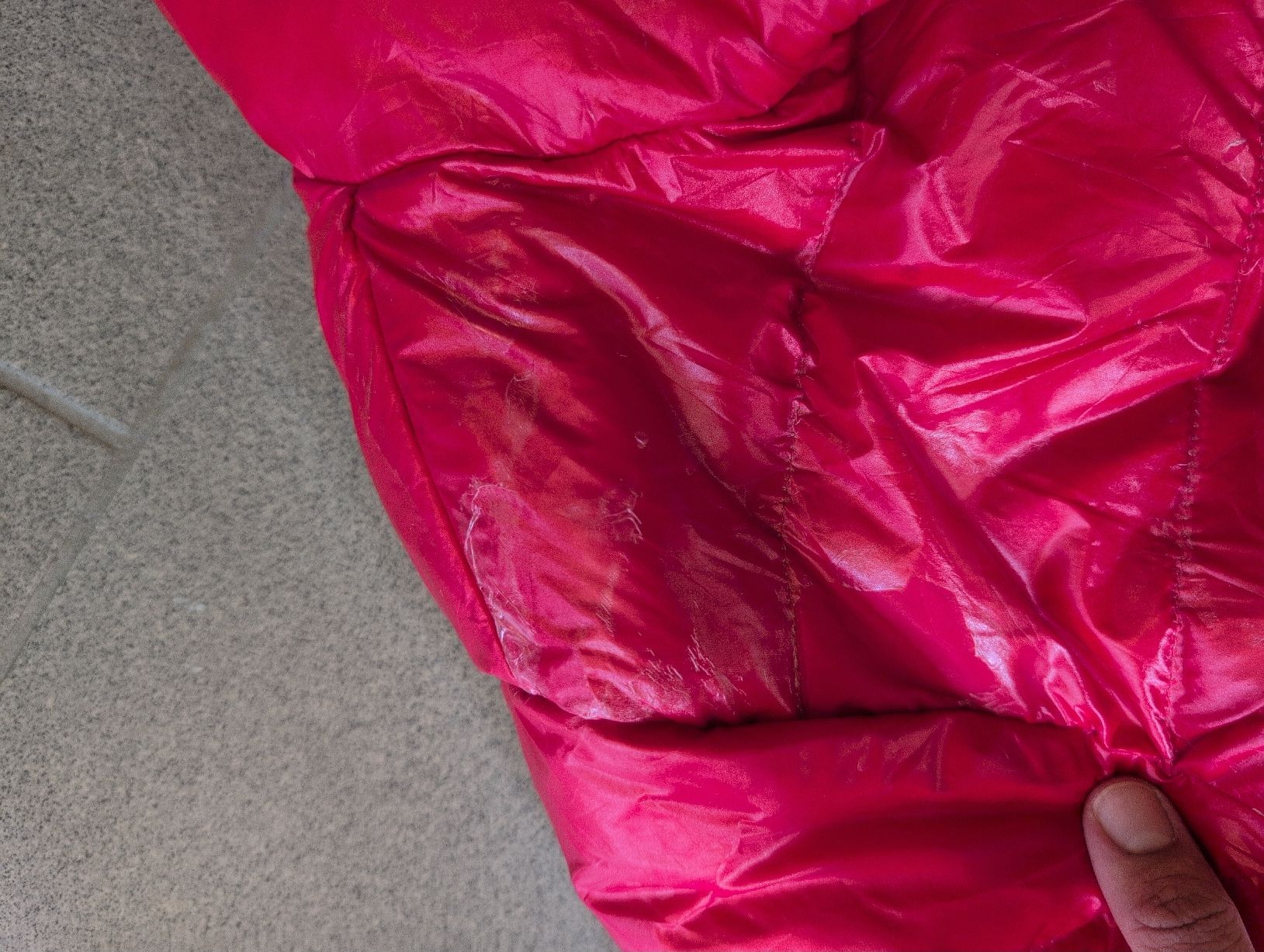 Moncler Mäntel: Moncler Mantel Grösse 3 rot mit Flecken – Gebraucht aus Rueun von nic_rmc6 6
