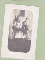 Photokarte Kind mit Puppe
