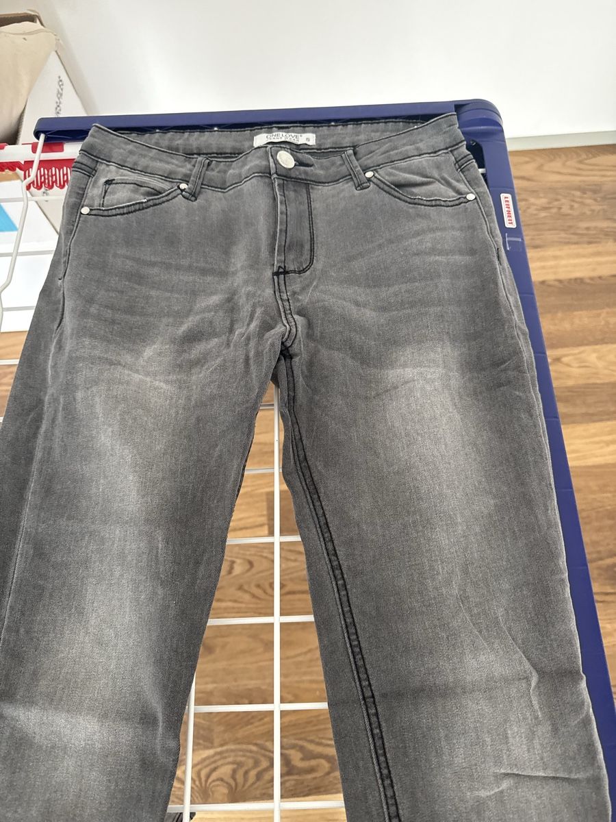 Pantaloni: Skinny Jeans Grösse S Grau – Usato da Zürich venduto da bia_6kmj