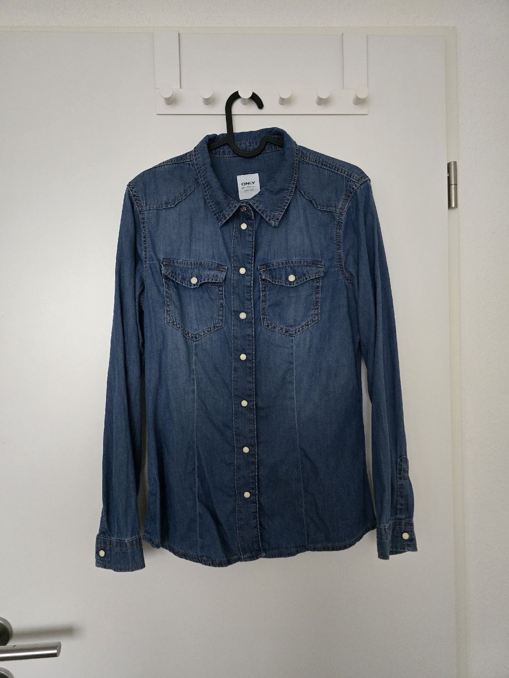 Only Blusen: Jeans-Hemd / Jeansbluse Denim von Only, Denimblau – Neu (gemäss Beschreibung) aus Lenzburg von Lavendercupcake 3