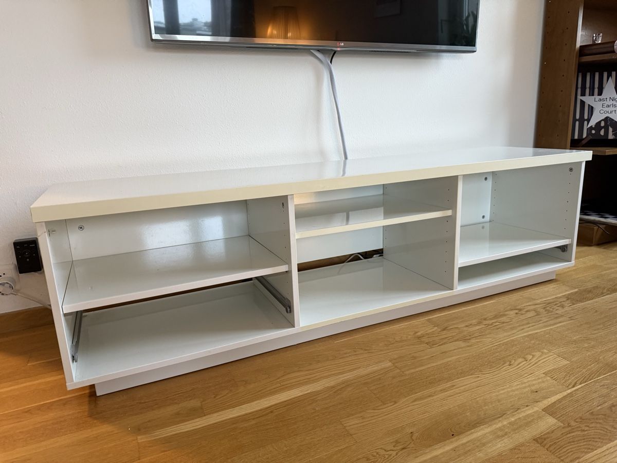 Ikea TV Möbel: Lowboard BYAS Ikea – Gebraucht aus Zollikerberg von mvu_6h9q 3