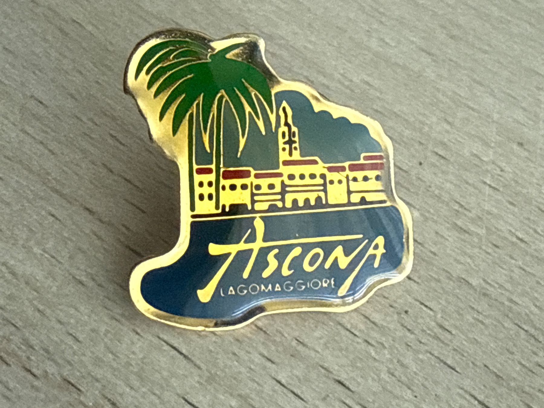 Placchette & Badge: Pin Ascona Lagomaggiore – Usato da Glattbrugg venduto da Schweigmatt