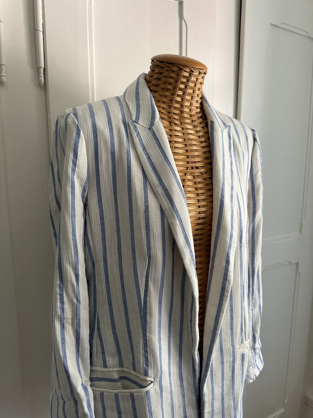 H&M Vestes: Blazer hellblau-weiss gestreift 40 – D'occasion à Zürich par Diazaio 1