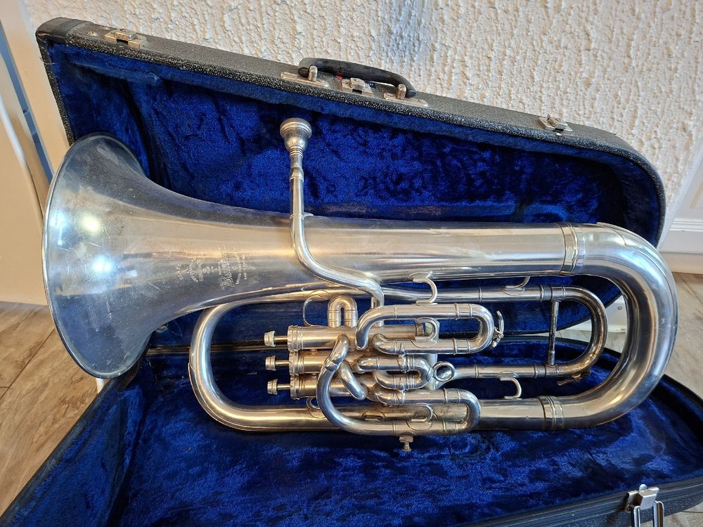 Tuba Besson Class A, idéal pour orchestre ou harmonie! (Gebraucht) in ...