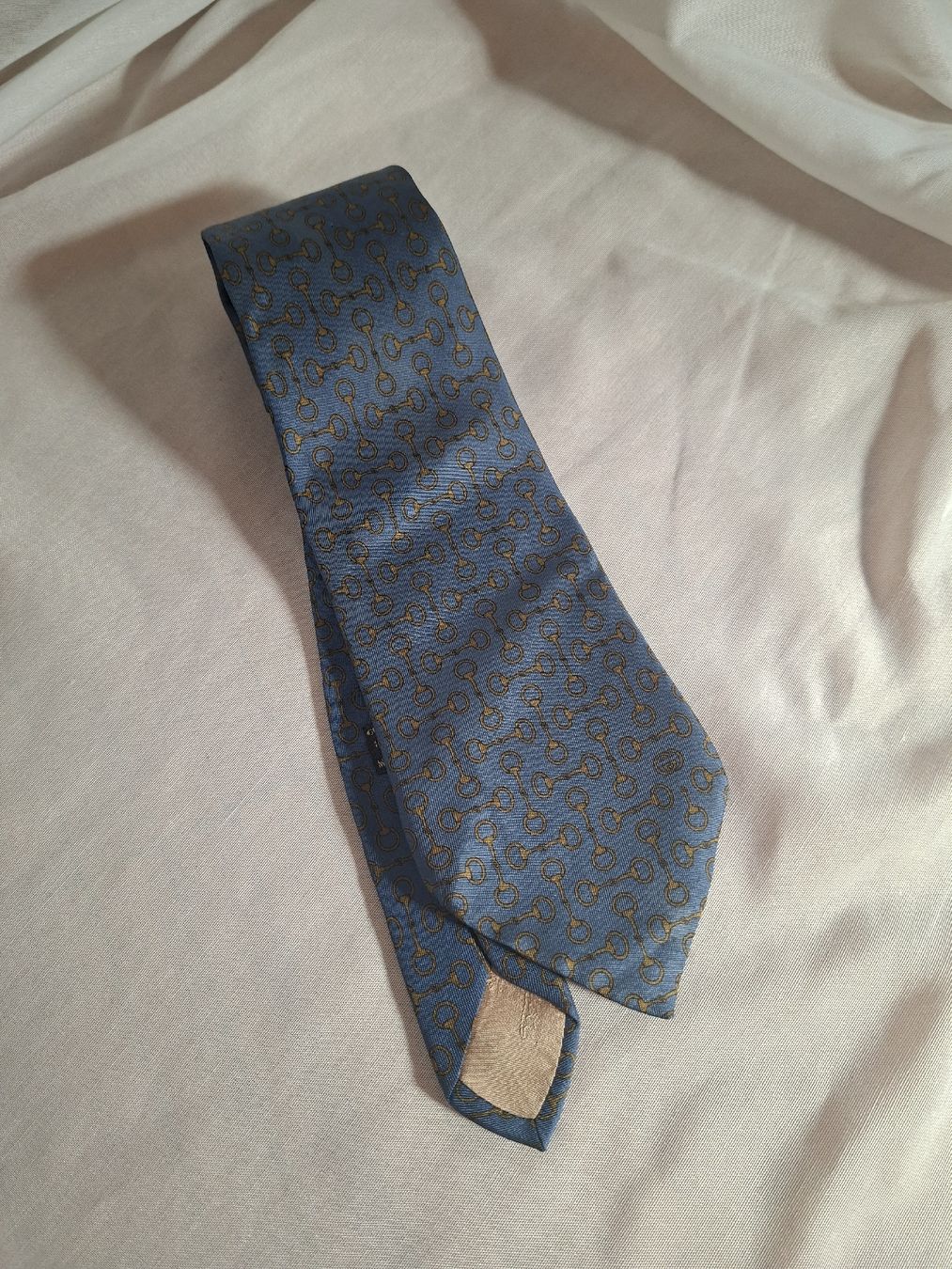 Gucci Cravatte: Cravate Gucci - 100% soie  – Usato da Lausanne venduto da Super-cerise