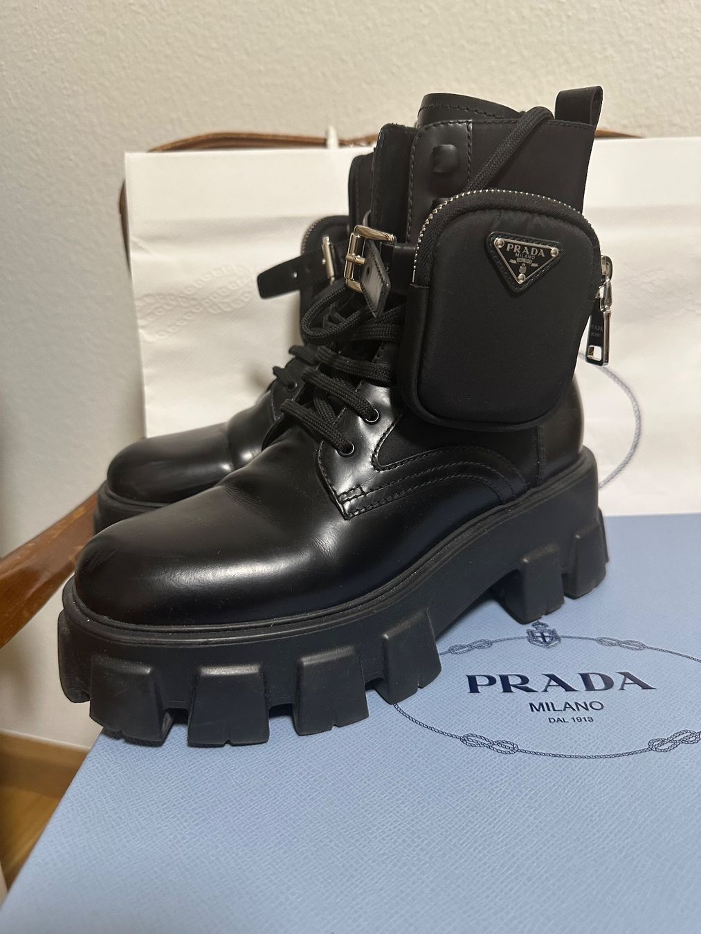 Prada Scarpe da donna: PRADA Monolith Leder Stiefel Gr 38 EUR – Usato da Basel venduto da iulia_haul