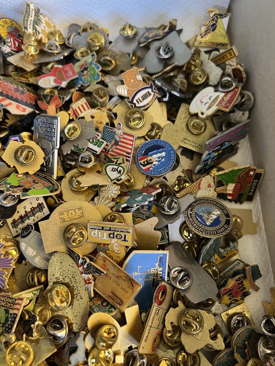 Plaketten & Abzeichen: Pin's...über 500 Stück – Gebraucht aus Laufen von groove60 2