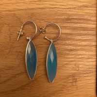 Ohrhänger mit blauen Chalzedone