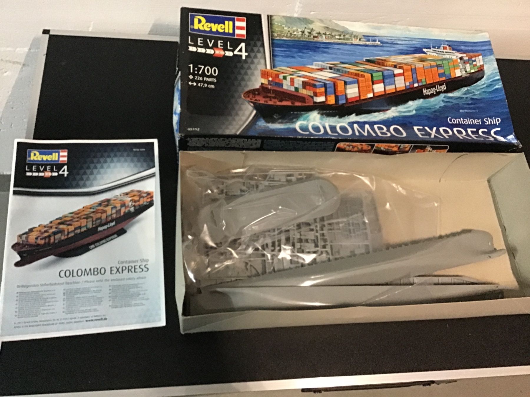 Revell Modellbausätze & Standmodelle: Revell Schiff Colombo Express 1:700, 226 Teile – Neu und originalverpackt aus Männedorf von Modellbau-wyss 1