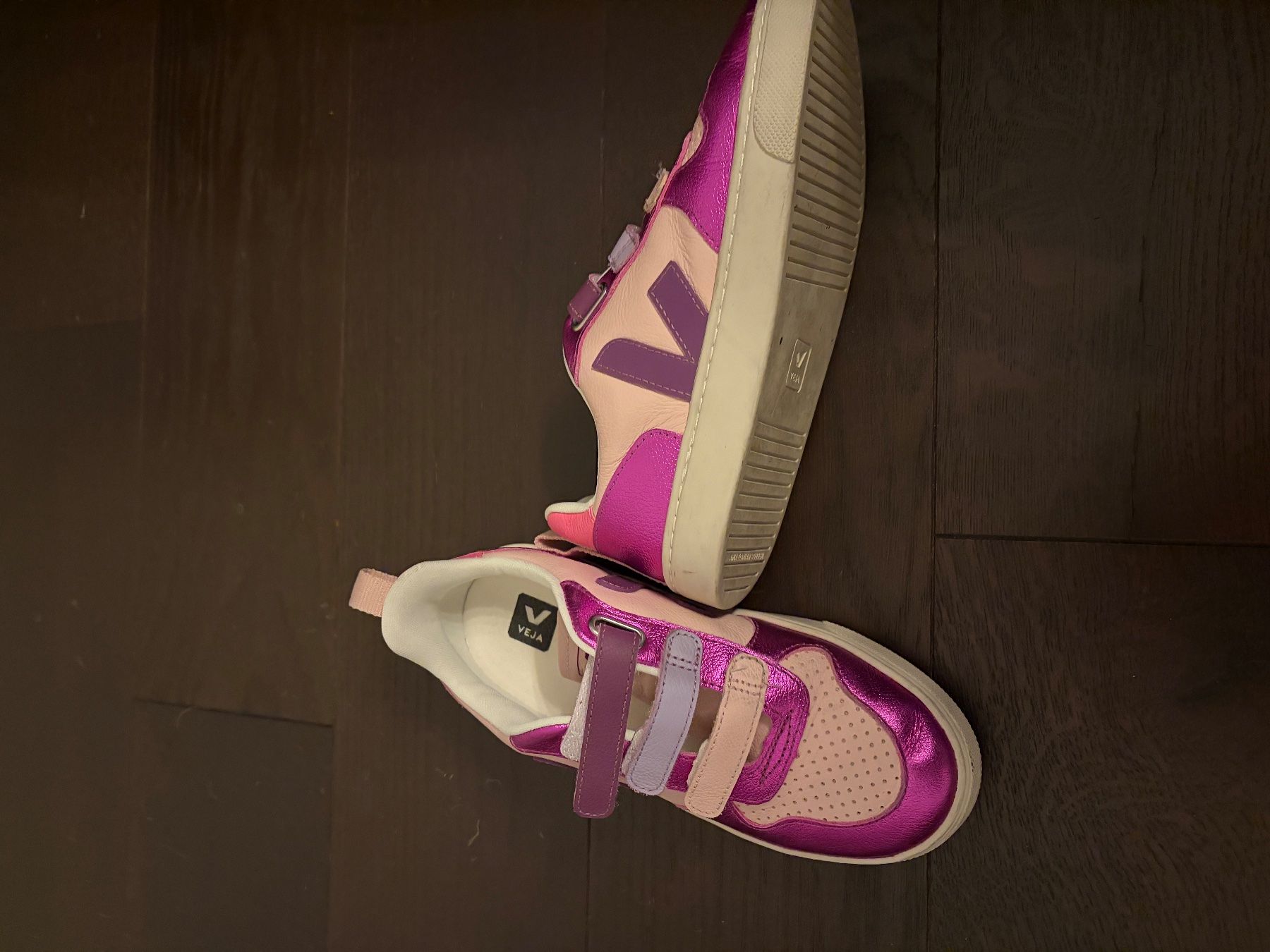 Schuhe für Mädchen: Sneakers Grösse 35 – Gebraucht aus Buochs von juab 1