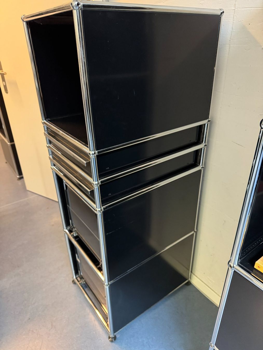 Scaffali: USM Korpus Regal Neupreis ca. CHF 2400 – Usato da Bern venduto da Okeanos 4