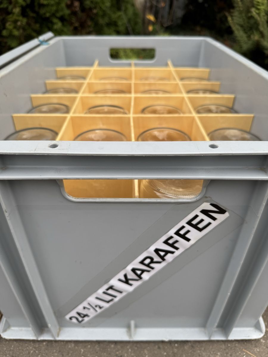 Caraffe: 24x halb Liter Karaffe mit Transportkiste – Usato da Zollikofen venduto da barbcar 1