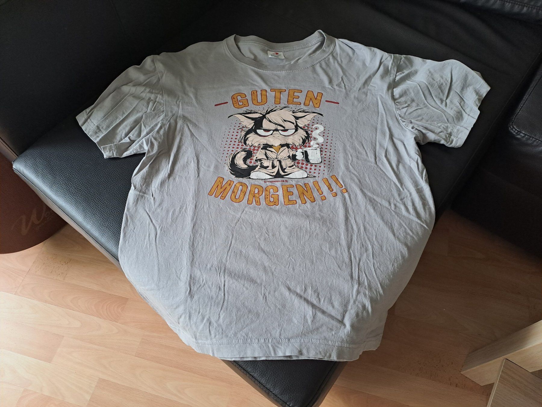 T-shirt: T-shirt, grau, mit Spruch, Grösse M – Nuovo (secondo la descrizione) da Hombrechtikon venduto da Rada039 1