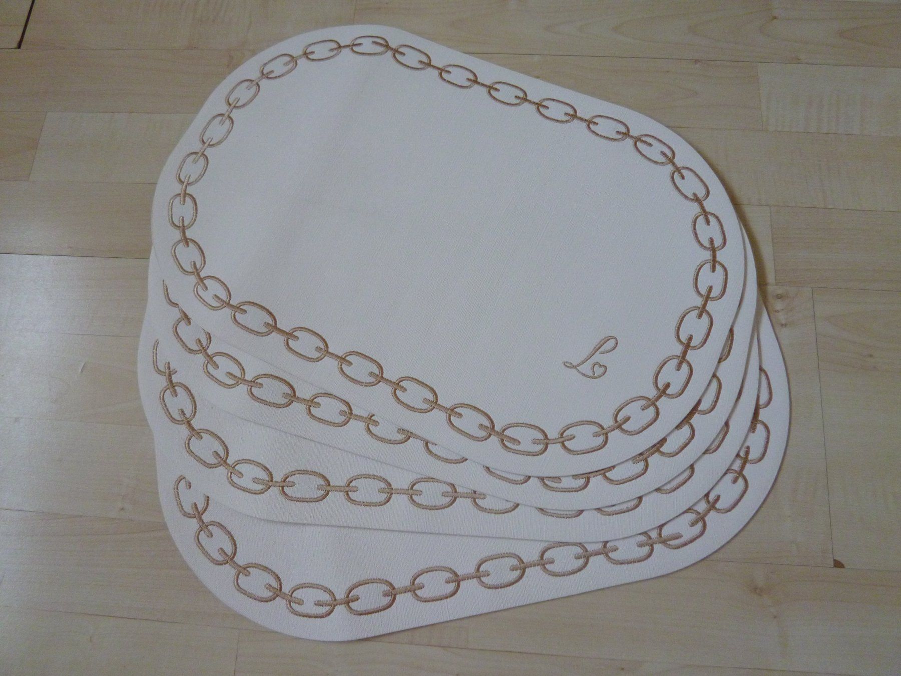 Altra biancheria da tavola: 4 schöne Tischsets beige-weiss Love – Nuovo e nell'imballaggio originale da Dättlikon venduto da Mamakuga