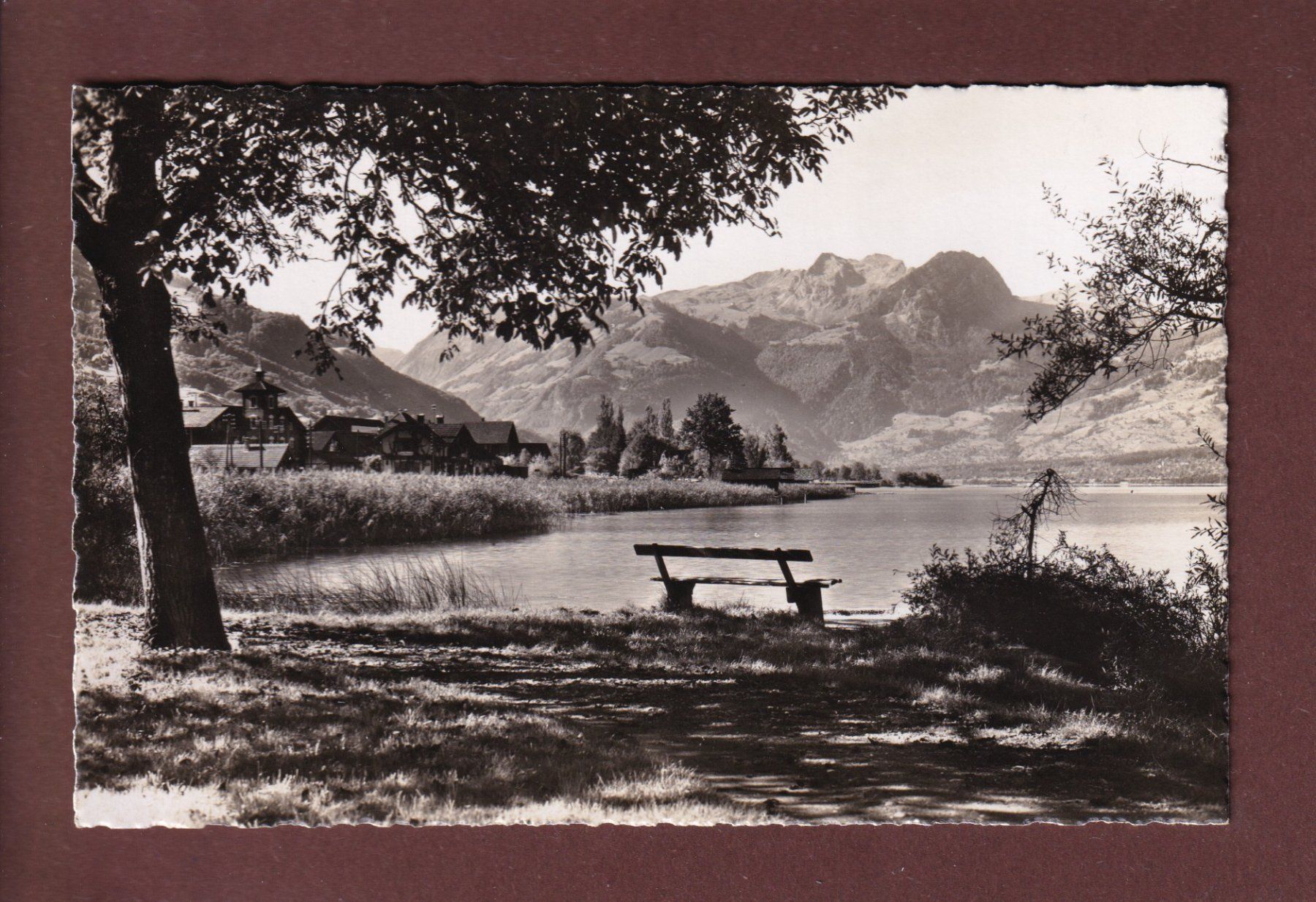 Cartoline postali: Seepromenade bei SACHSELN - Sarnersee – Usato da Pully venduto da nicecards