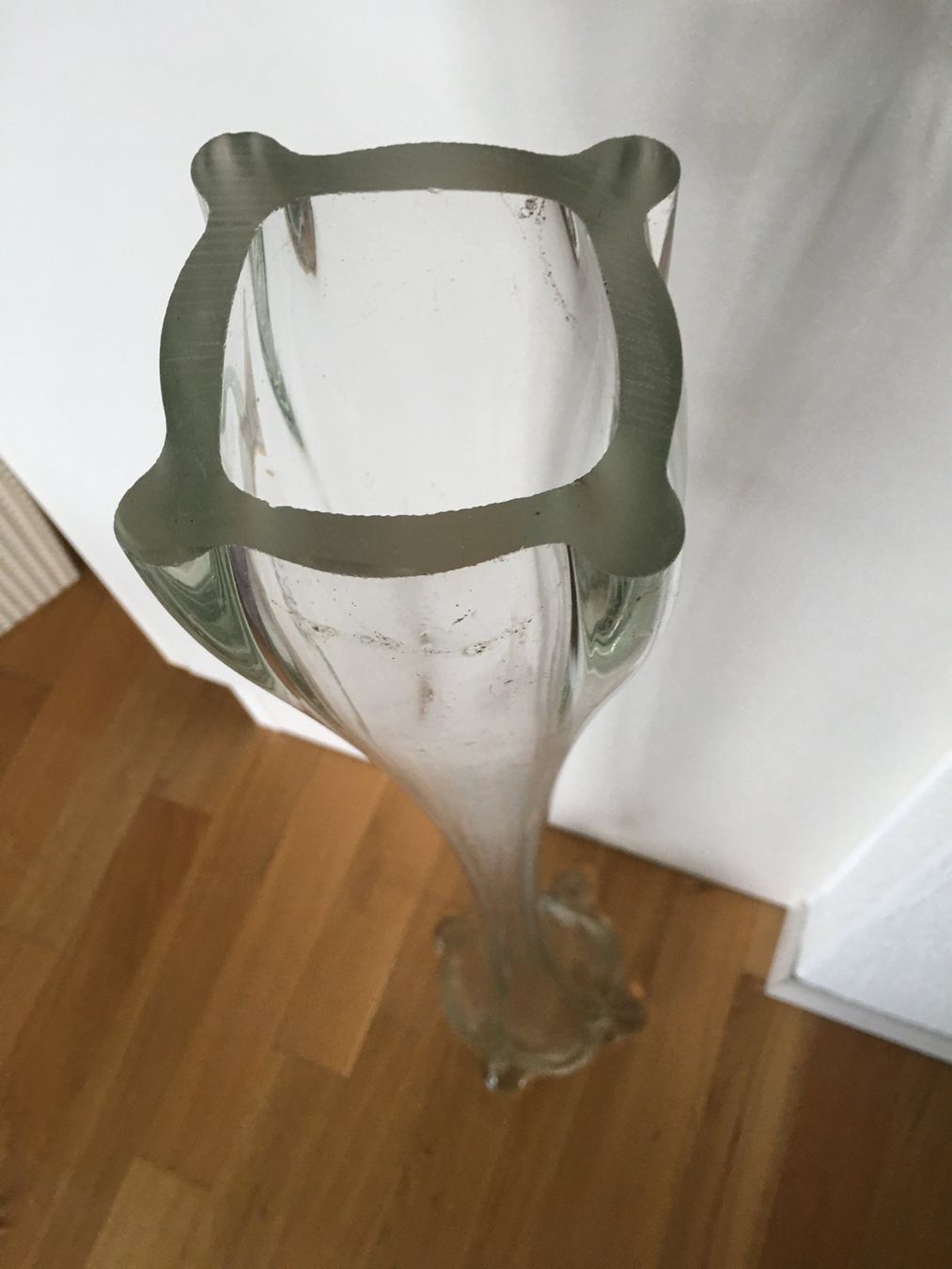 Vasen & Gefässe: spezielle hohe Bodenvase aus Glas – Gebraucht aus Liestal von point2018 2
