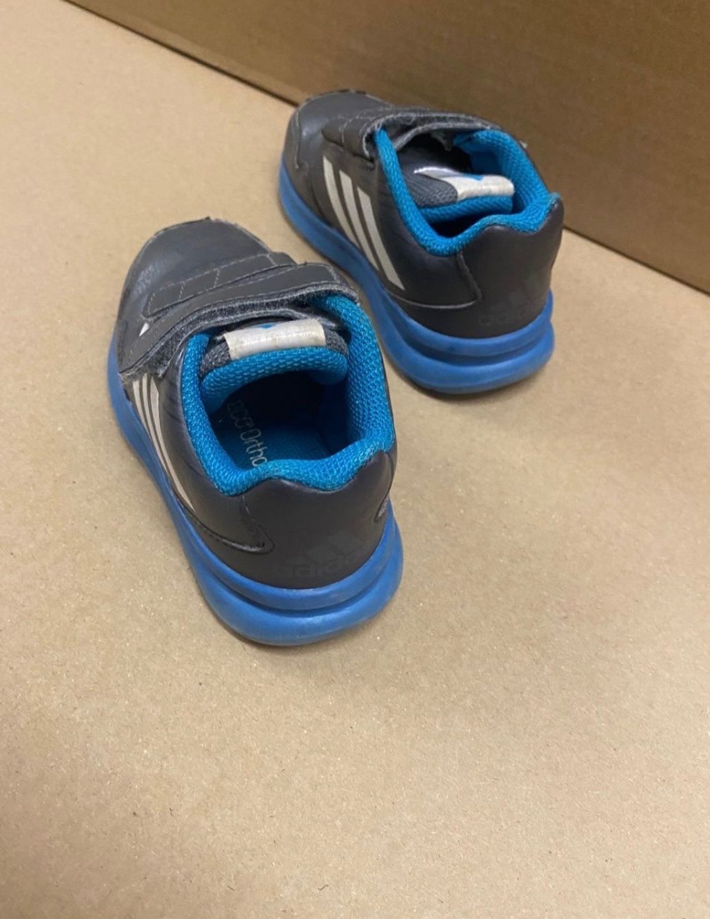 Adidas Scarpe per ragazzi: Kinder Schuhe Grösse 23 – Usato da Zürich venduto da zd_1965 2