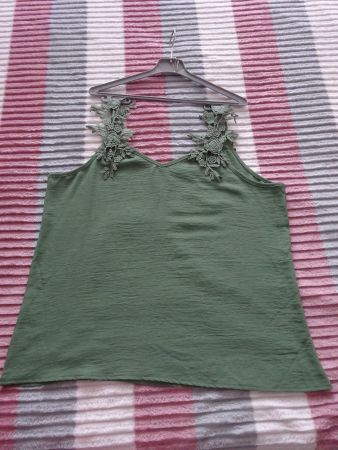 Grünes Sommer-Top. Grösse: XL. ( 44 ) !