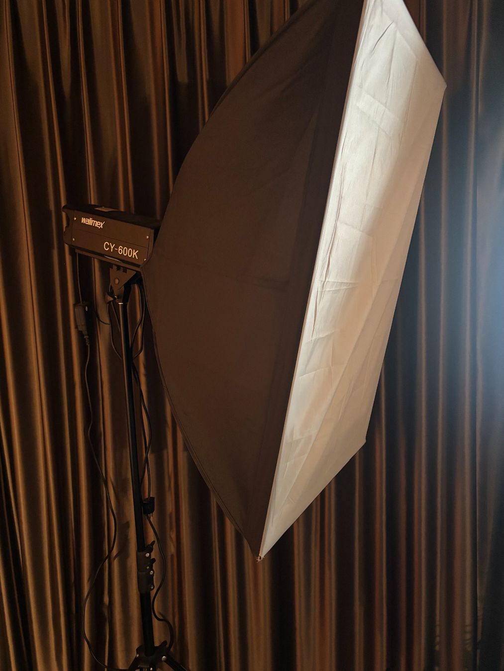 Walimex Flash: Studioblitz, Stativ und Softbox – Usato da Zürich venduto da indianer13