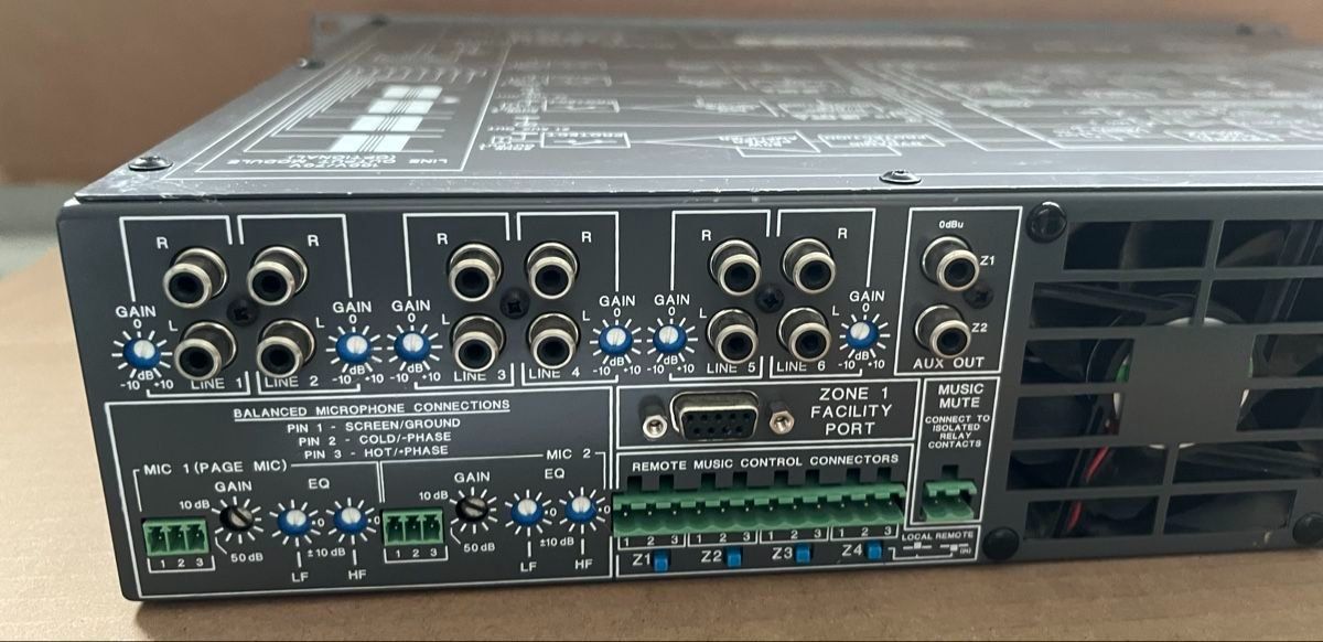 Amplificatori: CLOUD 46-50 4-Zonen-integrierter Mischverstärker – Usato da Basel venduto da Upps_23 4