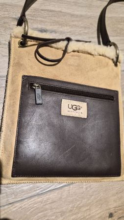 Sac bandoulière UGG cuir et tissu retournée marron/ beige