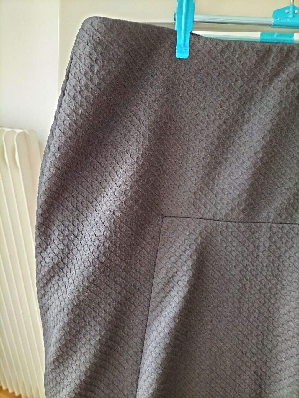 C&A Gonne: Jupe texturée noire de marque "Your Sixth Senses", taille 42 – Usato da Clarens venduto da fashionfou 2